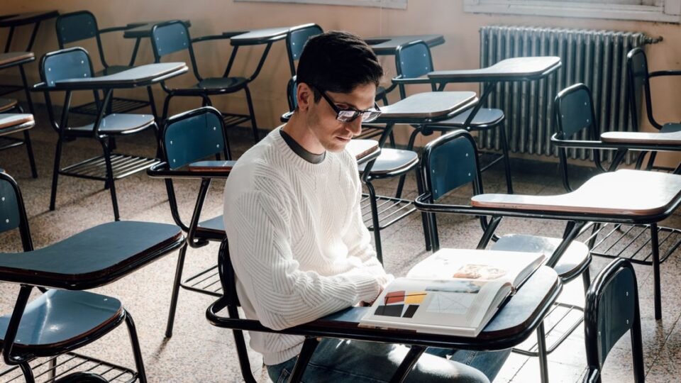 북스탠드 고르는 법, 독서 자세 교정을 위한 각도 조절과 무게 기준
