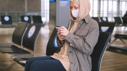 해외여행 호텔 와이파이 불안할 때, 데이터 로밍과 유심 비교가 필요한 이유